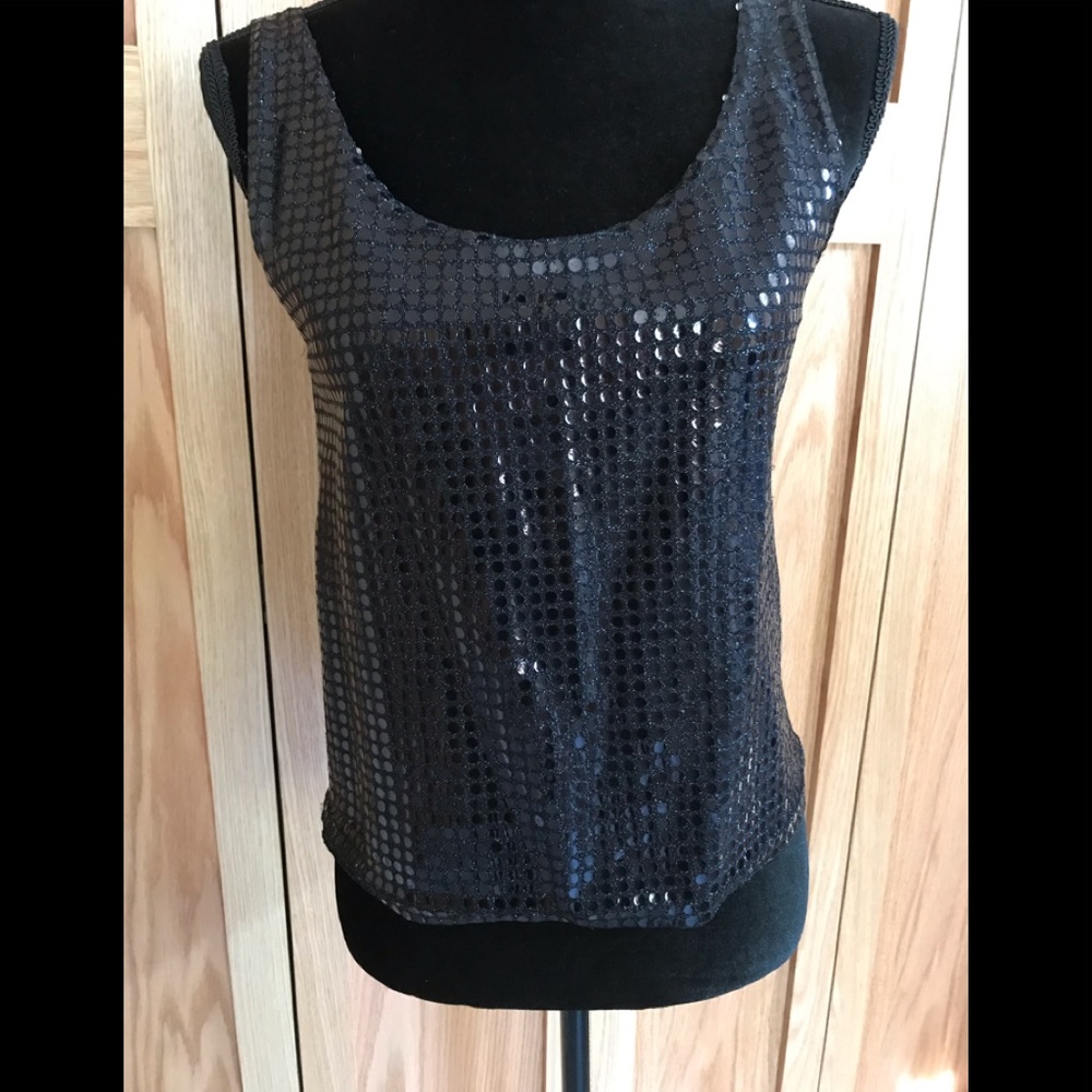 ❤️ Cute short black sequined tank. Size M or L?